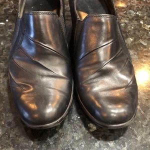 Black Clark heeled shoes. Comfortable and good condition.